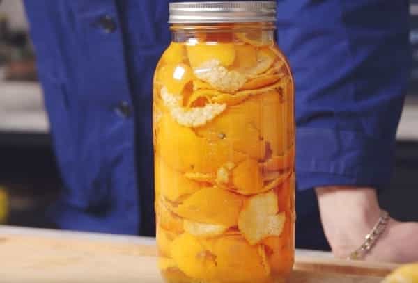 Cáscaras de Naranja Beneficios de las Cáscaras de Naranja en una Botella